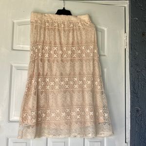 Lovely ivory lace skirt by Krazy Kat size L beige lining And side seams.